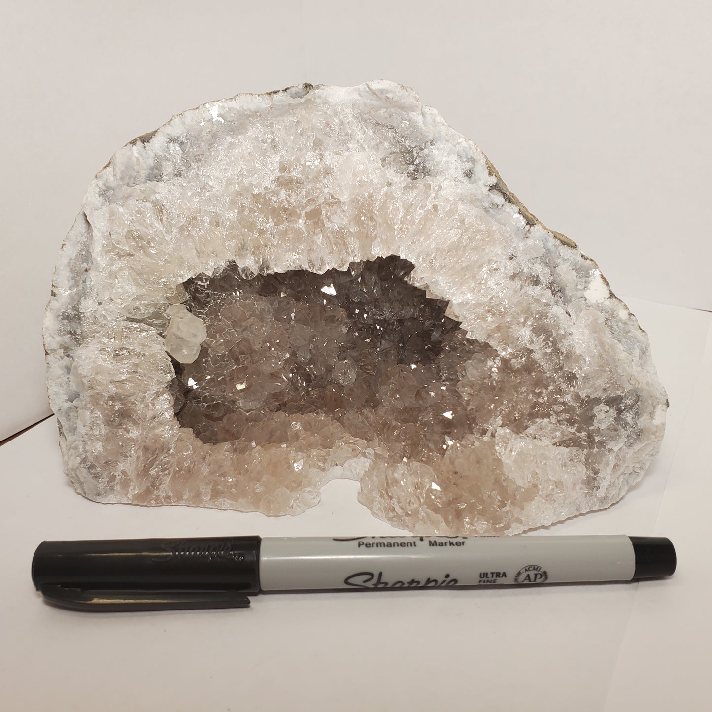 CUT TO STAND FABULOUS KEOKUK GEODE