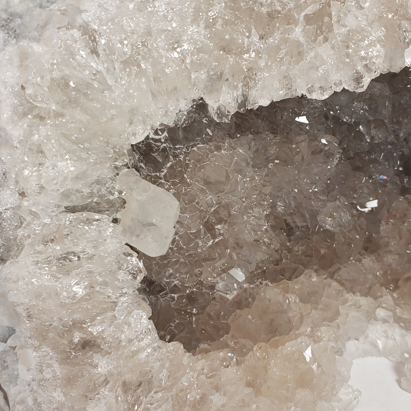 CUT TO STAND FABULOUS KEOKUK GEODE