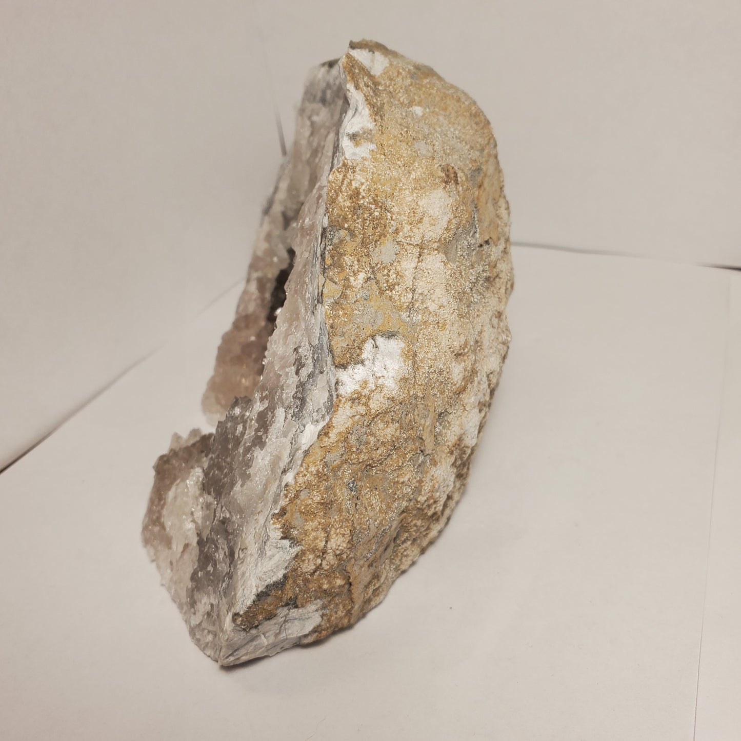 CUT TO STAND FABULOUS KEOKUK GEODE