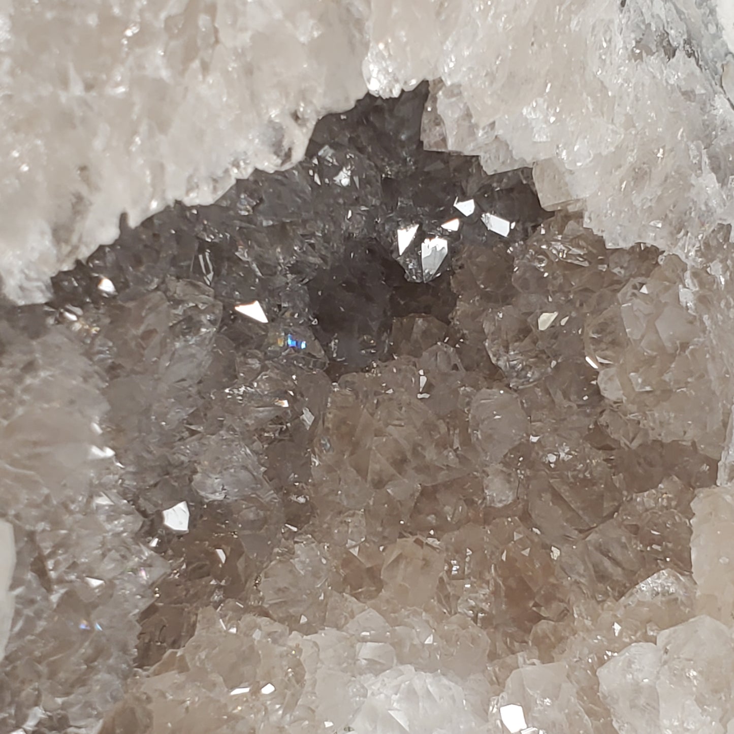 CUT TO STAND FABULOUS KEOKUK GEODE