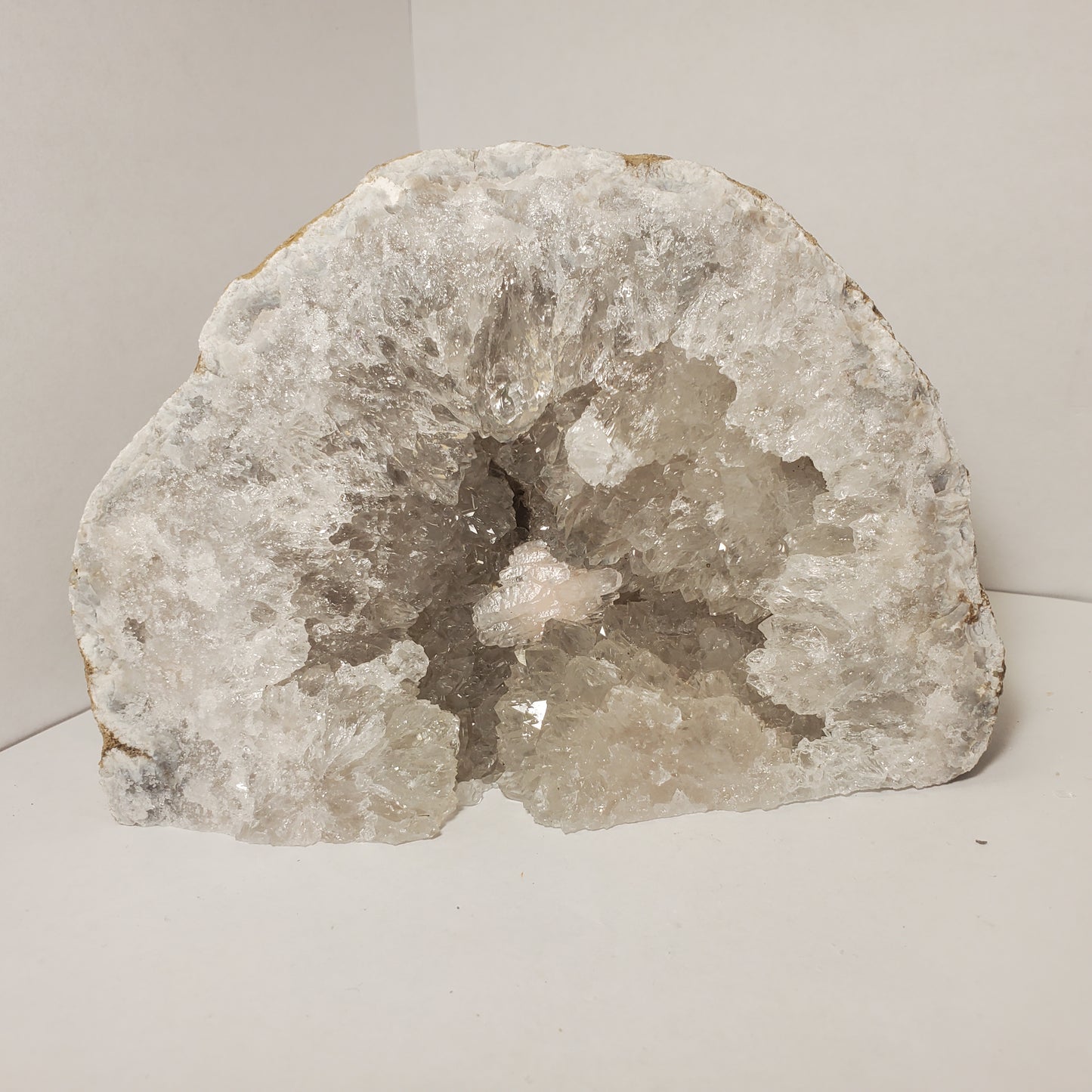 CUT TO STAND FABULOUS KEOKUK GEODE