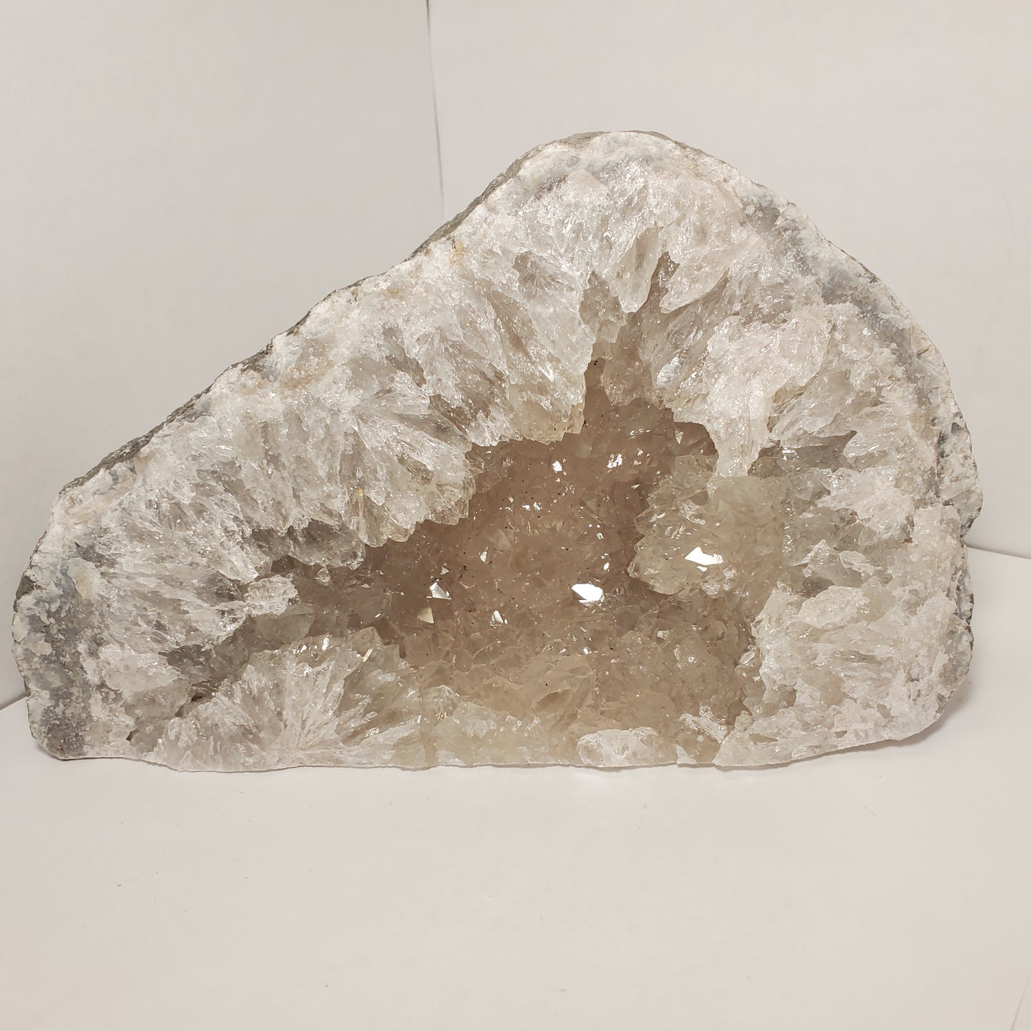 CUT TO STAND FABULOUS KEOKUK GEODE