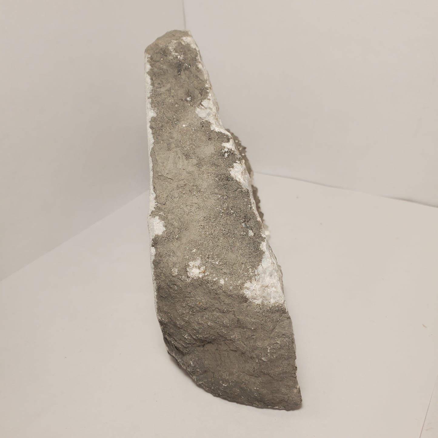 CUT TO STAND FABULOUS KEOKUK GEODE