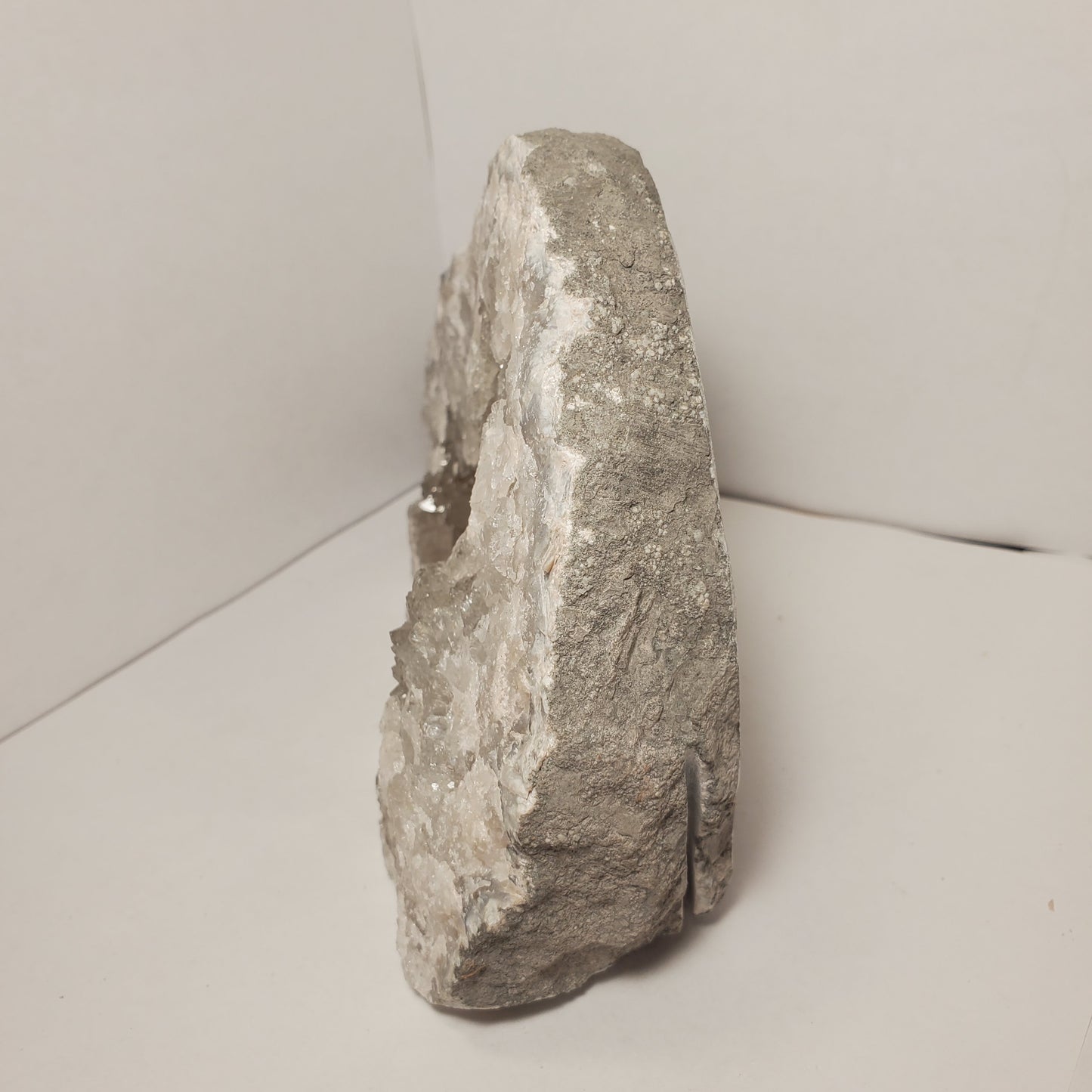 CUT TO STAND FABULOUS KEOKUK GEODE