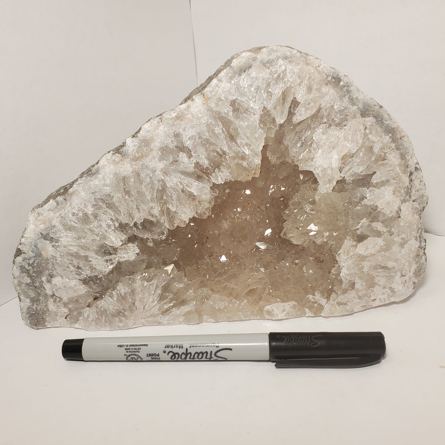 CUT TO STAND FABULOUS KEOKUK GEODE