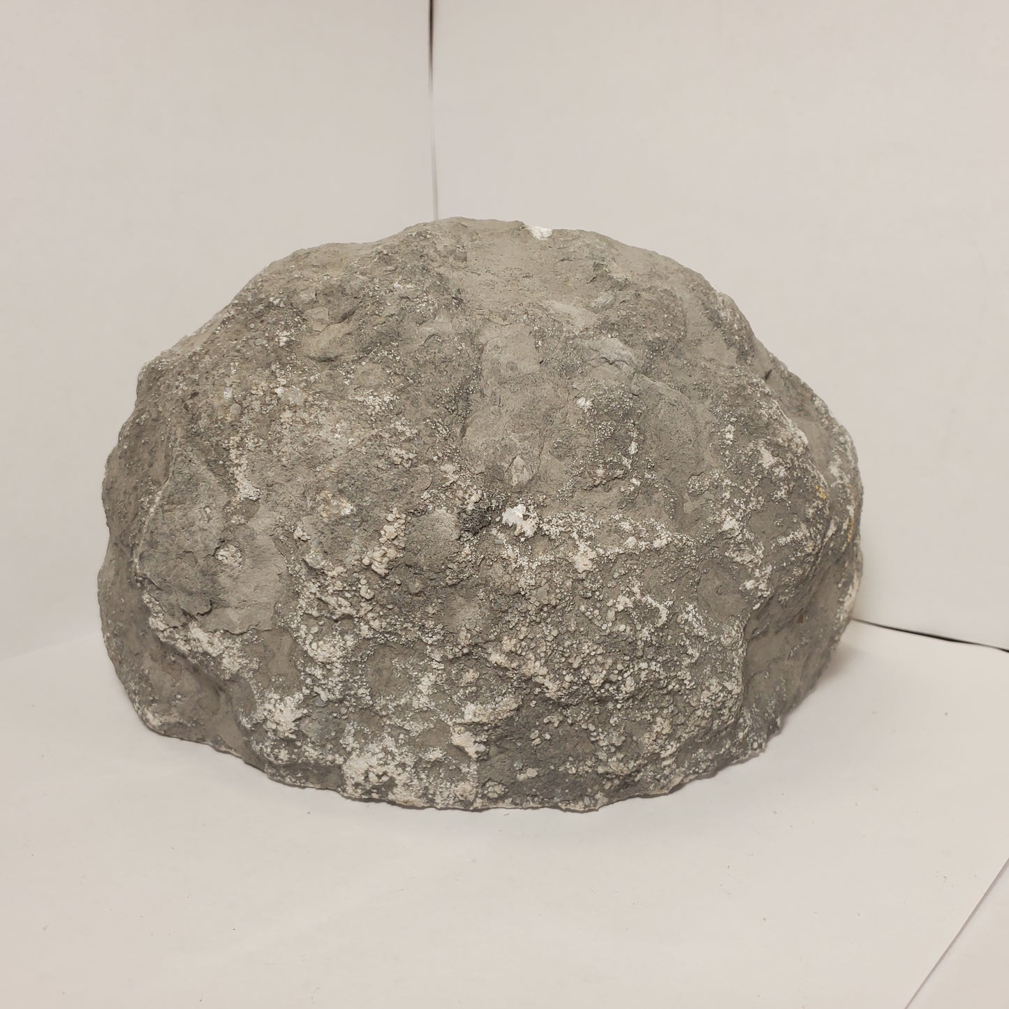 CUT TO STAND FABULOUS KEOKUK GEODE