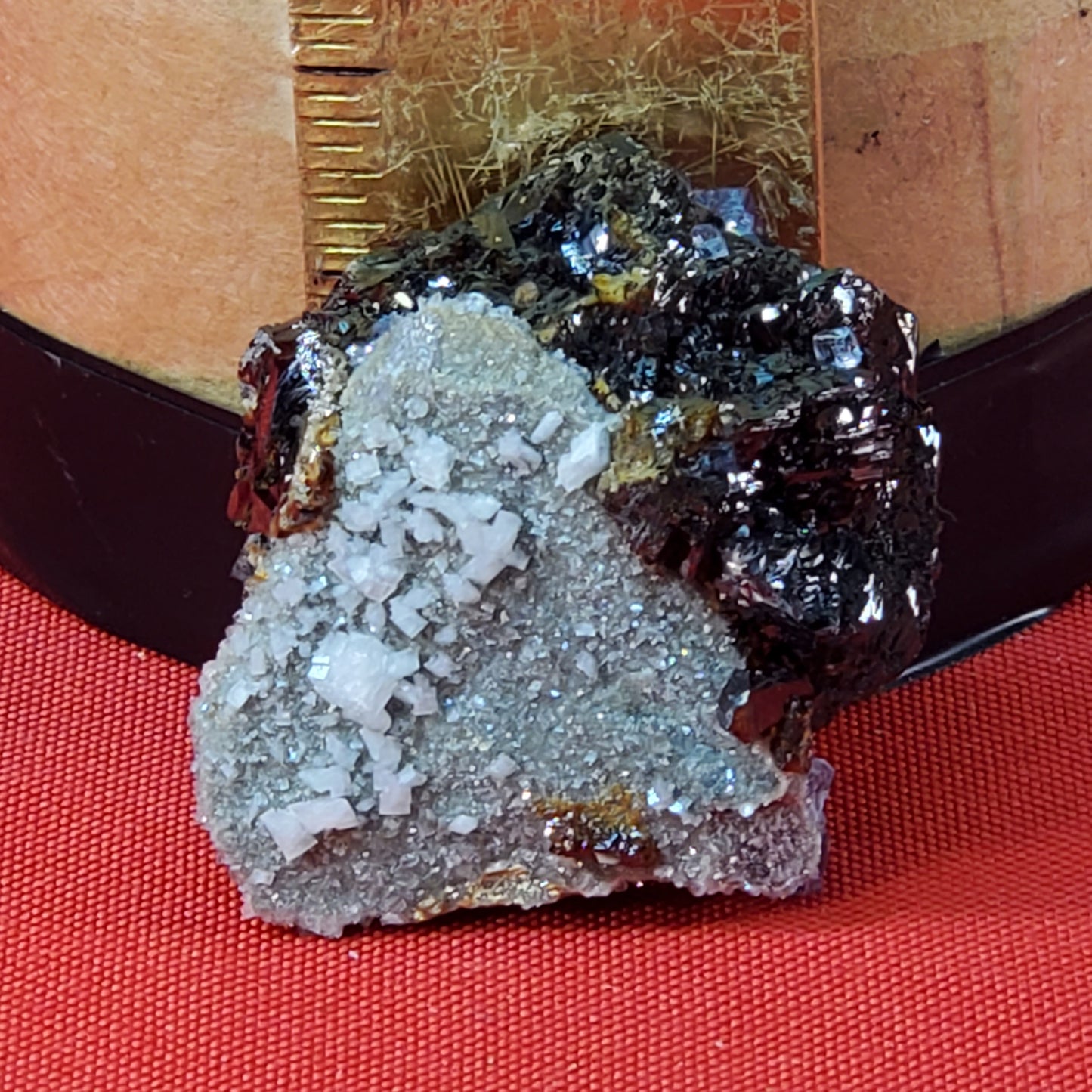 Fluorite, Sphalerite, Dolomite and Quartz from Elmwood, TN