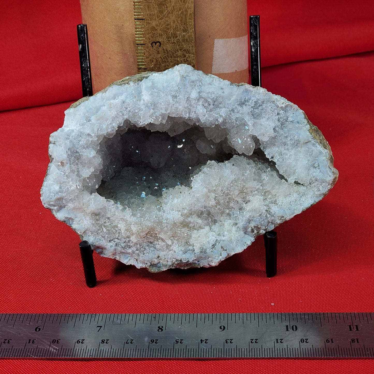 Geode set with quartz, calcite, barite and pyrite.