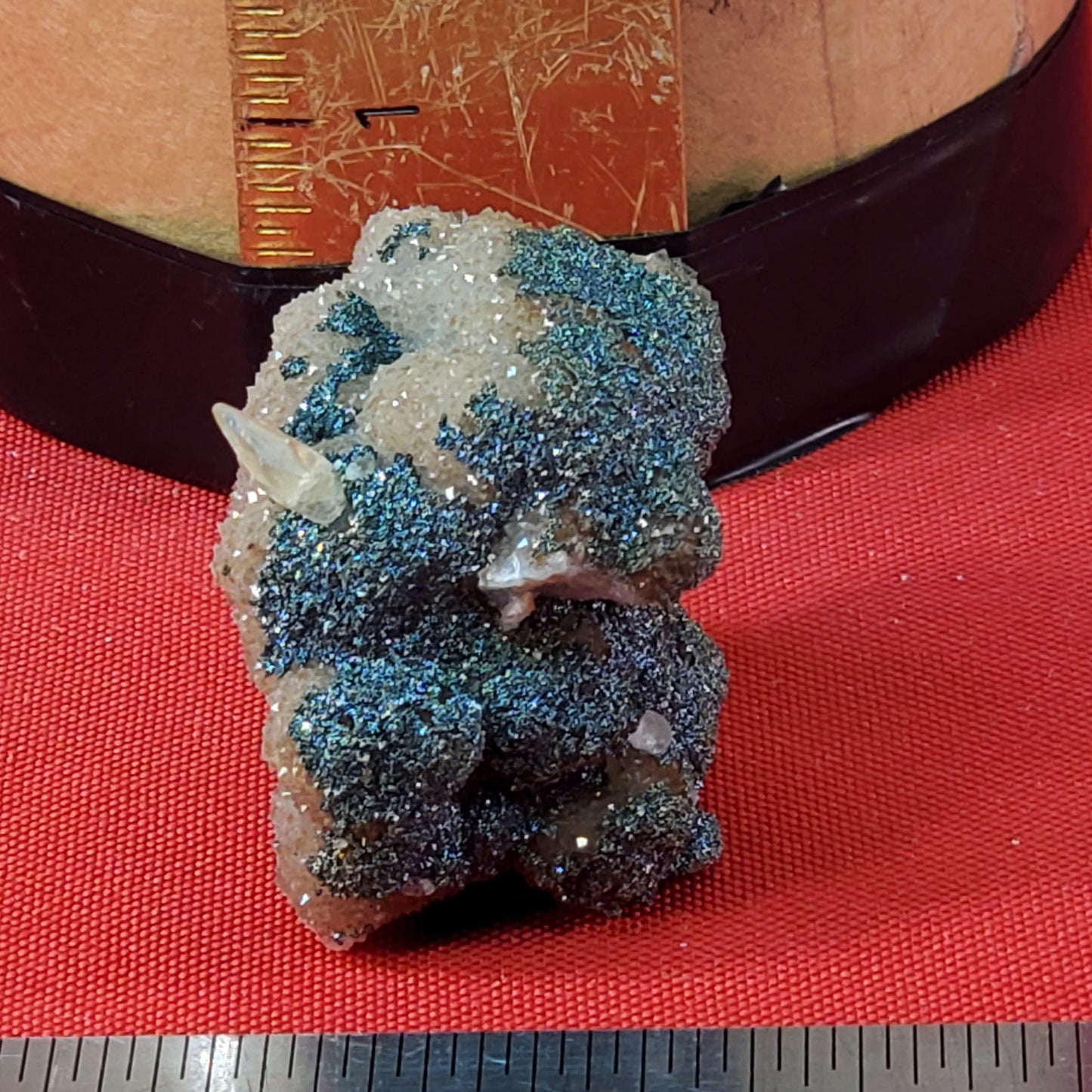 Chalcopyrite and dogtooth calcite on druzy quartz