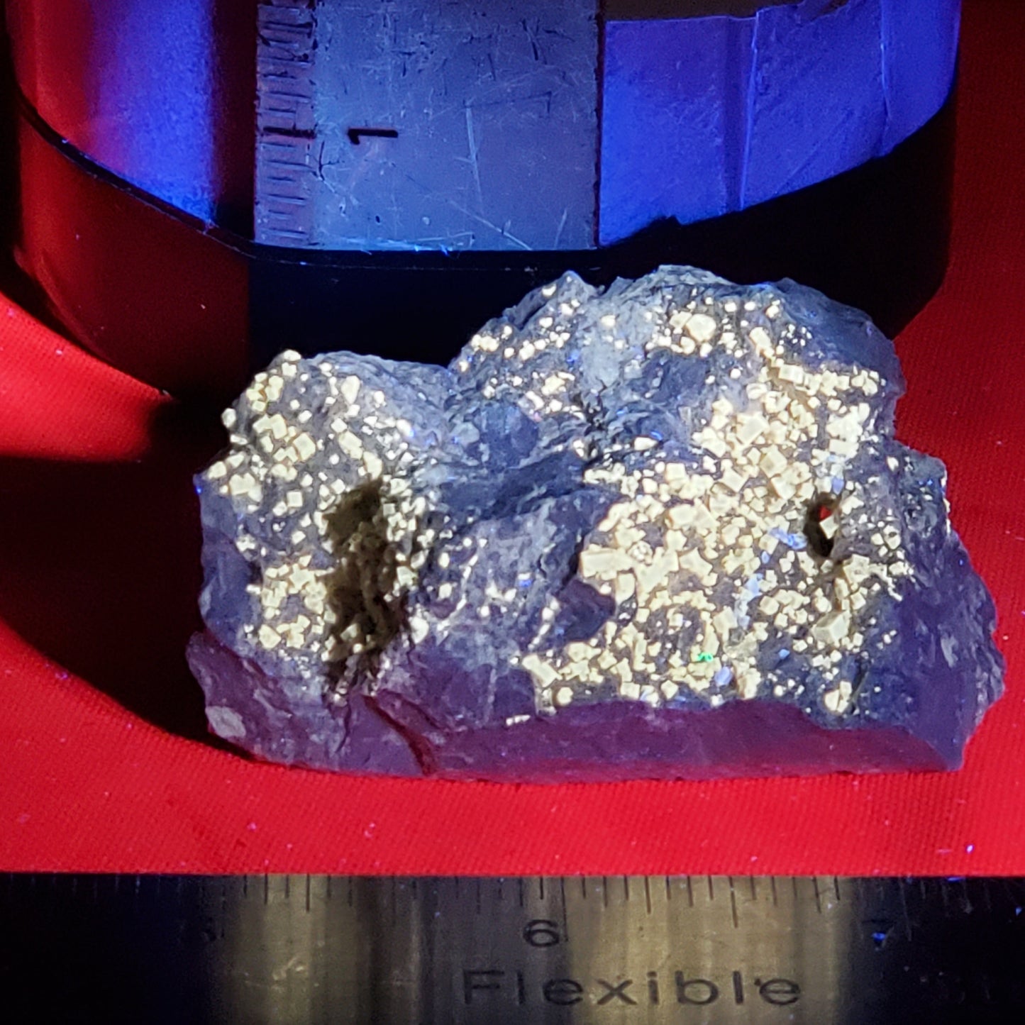 UV reactive Ohio brown fluorite