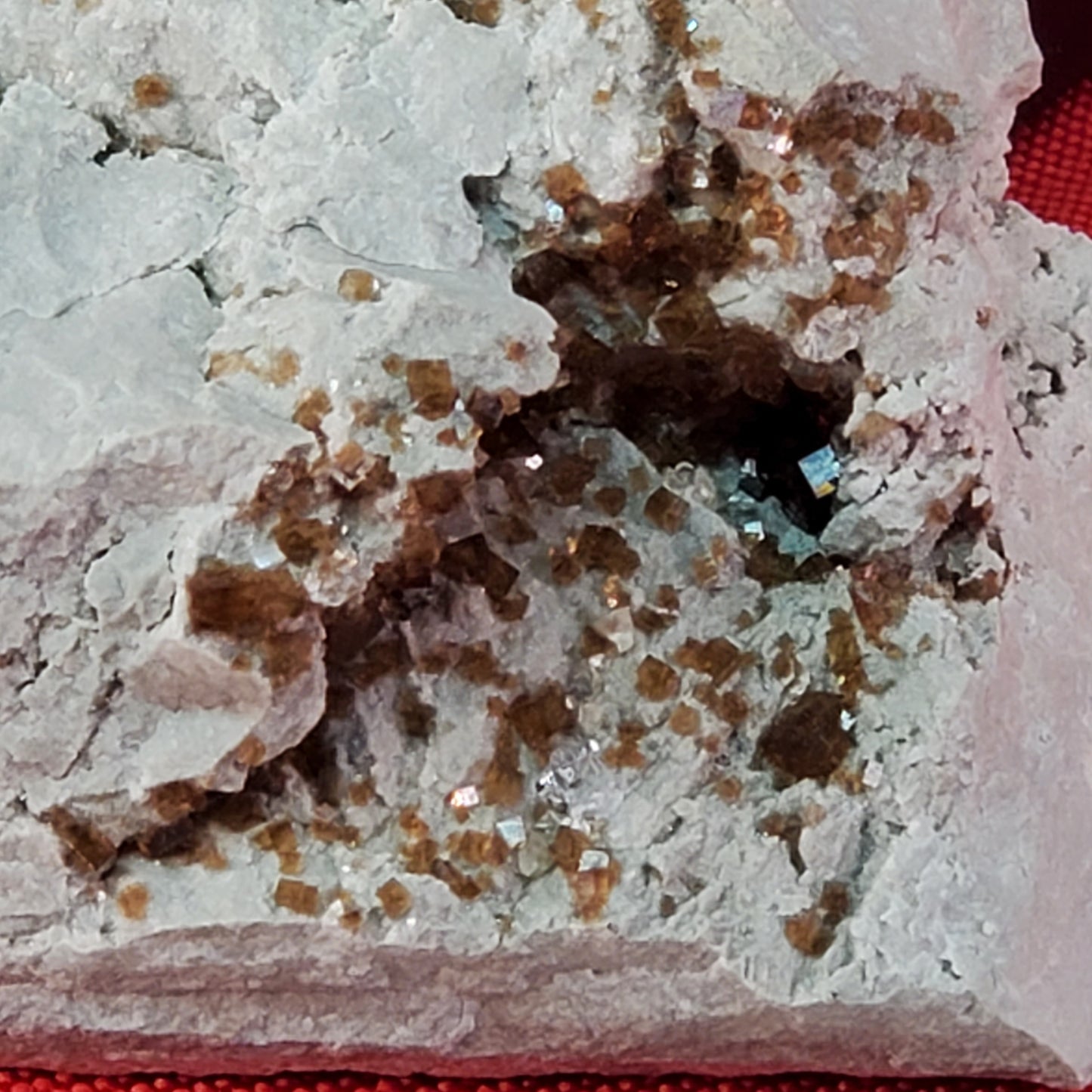 UV reactive Ohio brown fluorite