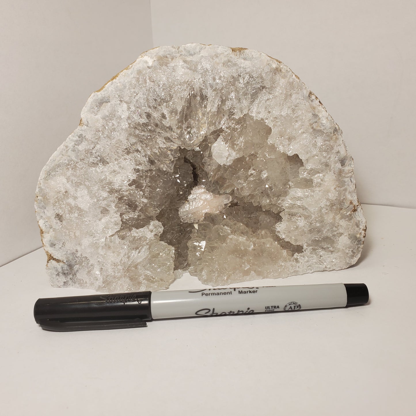 CUT TO STAND FABULOUS KEOKUK GEODE