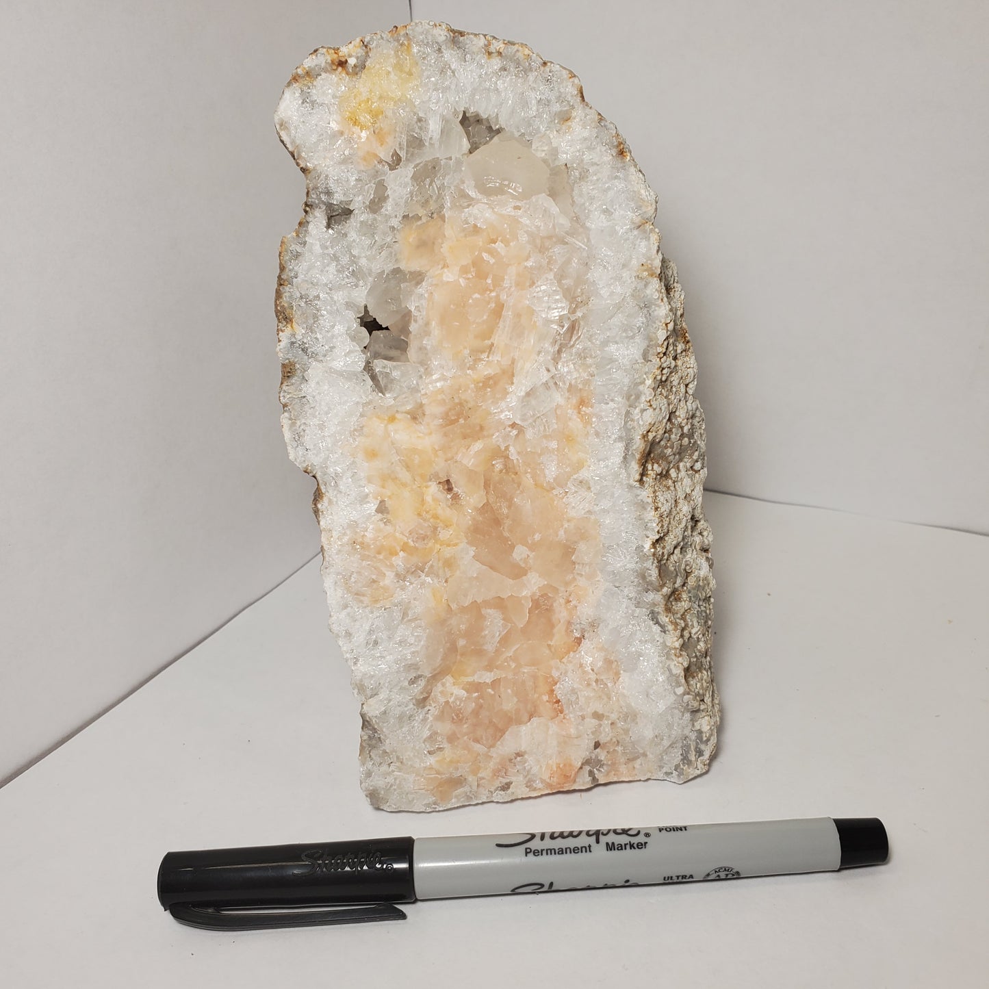 CUT TO STAND FABULOUS KEOKUK GEODE