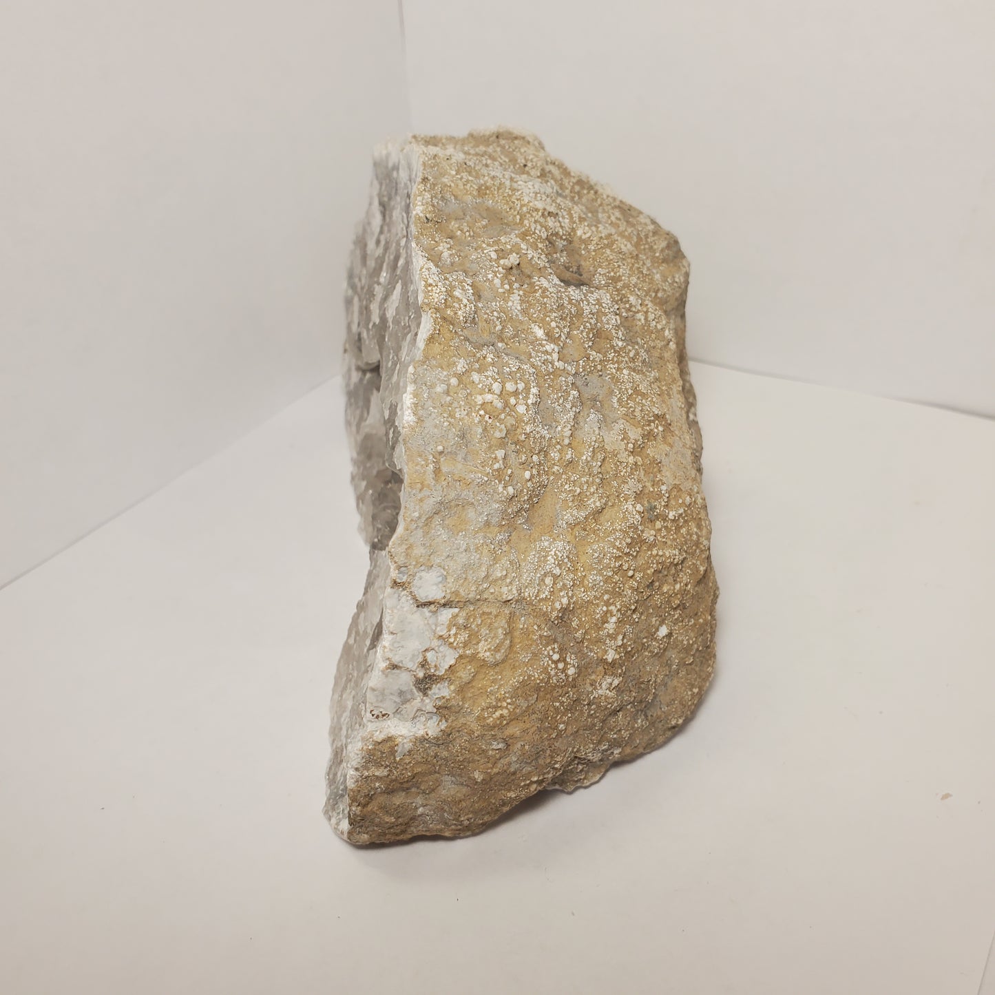 CUT TO STAND FABULOUS KEOKUK GEODE