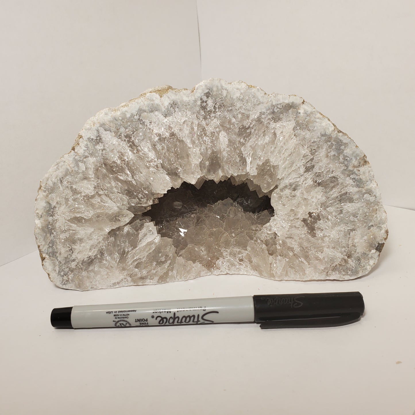 CUT TO STAND FABULOUS KEOKUK GEODE