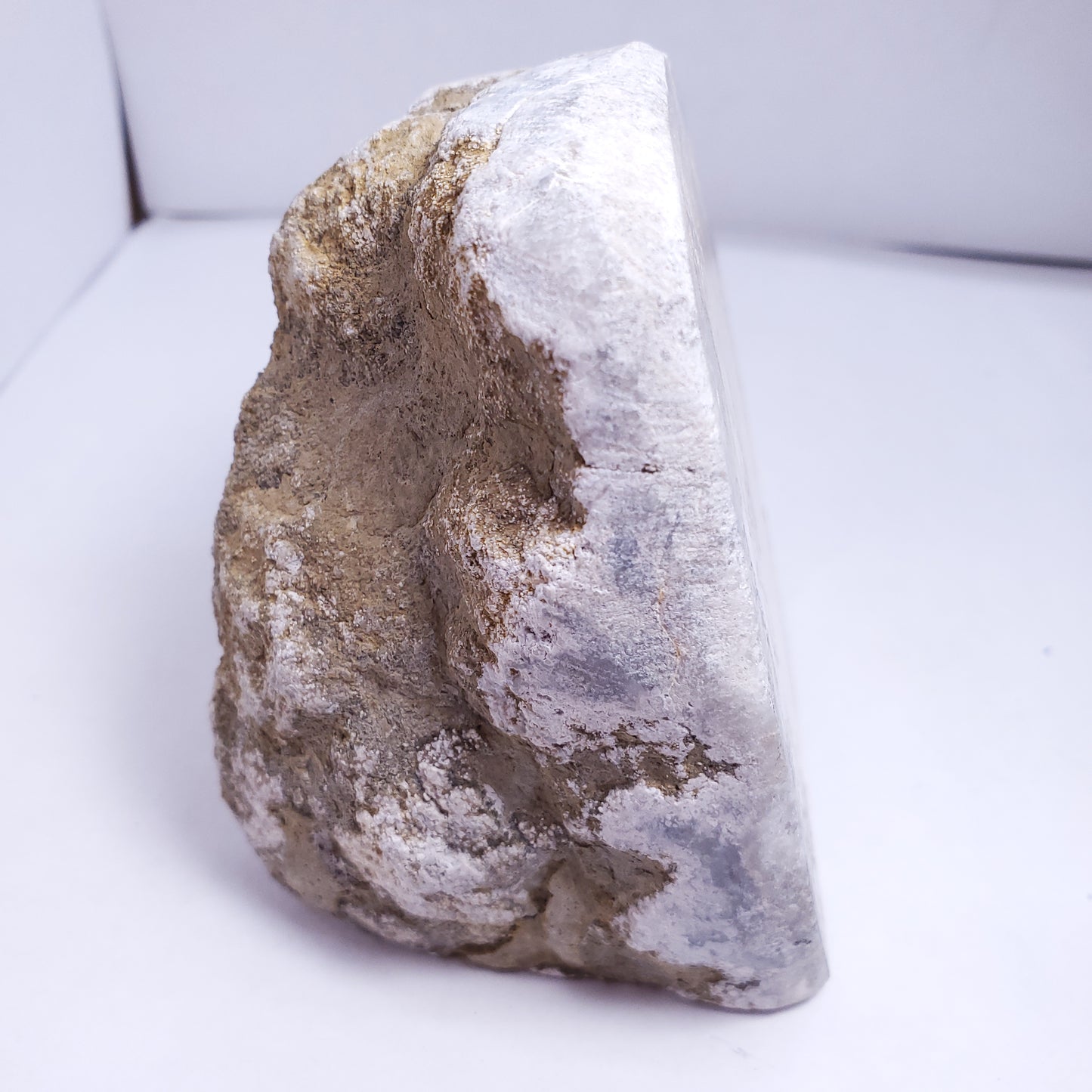 POLISHED FABULOUS KEOKUK GEODE